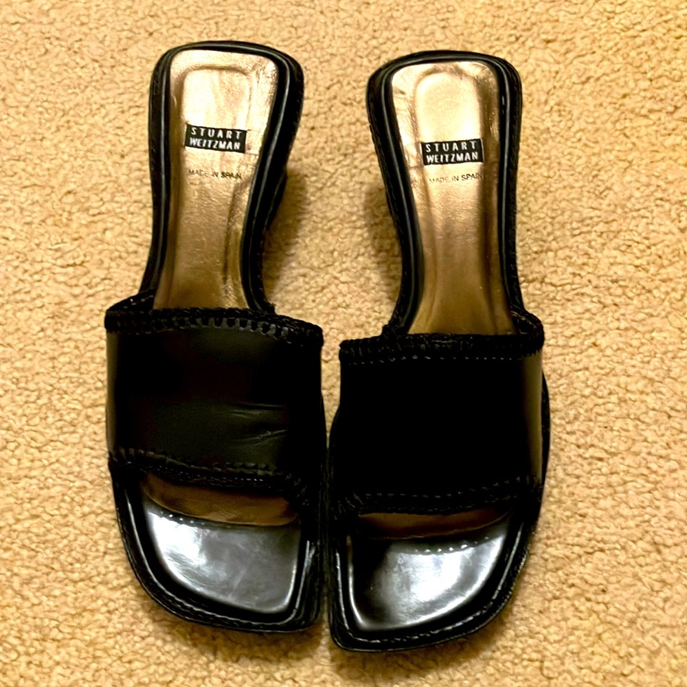 NWT Stuart weitzman black wedges w whipstitch trim